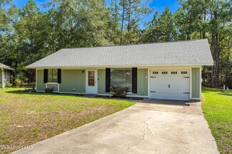 5 Live Oak Ct, Diamondhead, MS 39525