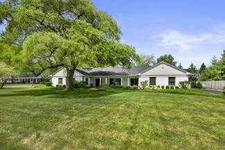 2245 Drury Ln, Northfield, IL 60093