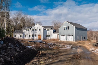 29 Mountain Ridge Dr, Wilmington, VT 05363