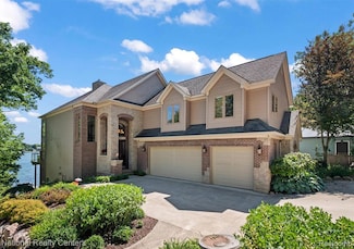 5619 Lakeview Blvd, Goodrich, MI 48438