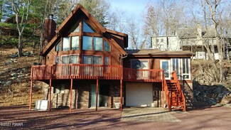 121 Sussex Ct, Bushkill, PA 18324