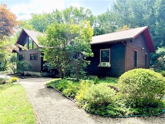 144 Maplewood Cir, Amherst, MA 01002