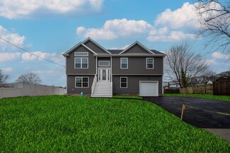 3 Arrow St, Selden, NY 11784