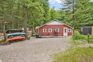 2321 Barbeau Dr, Traverse City, MI 49696