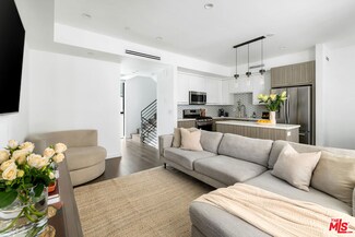 5154 W Redondo Ct, Los Angeles, CA 90019