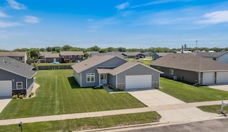 307 Brussels Ct, Marshall, MN 56258