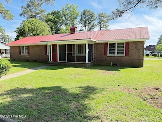 1207 Harrington St, Washington, NC 27889