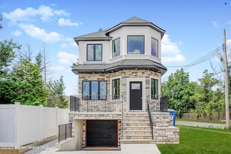 518 Bradford Ave, Staten Island, NY 10309