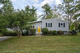 9 Bradford St, Derry, NH 03038