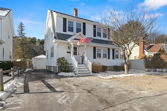 816 Lynnfield St, Lynnfield, MA 01940