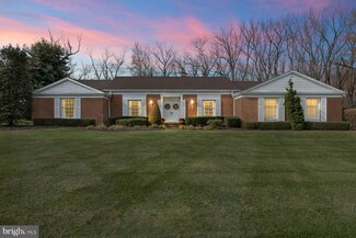 2 Hill Rd, Burlington, NJ 08016