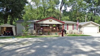 10017 N Pine Bluff Dr, Bicknell, IN 47512