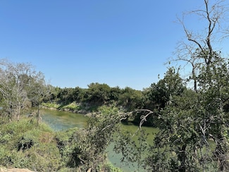 105 Winding River Rd, Kempner, TX 76539