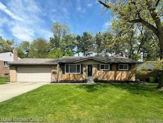 722 Miller Ave, Rochester, MI 48307