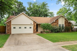 911 N Fir St, Jenks, OK 74037