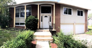 2 Charlotte Ct, Bolingbrook, IL 60440