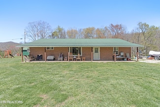 181 Mullins Ln, Sunbright, TN 37872
