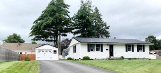 17 Maid Marion Ln, Brewer, ME 04412