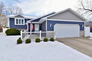 320 Pleasant Ridge Dr, Sauk Rapids, MN 56379