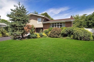 29 Village Dr, Jericho, NY 11753