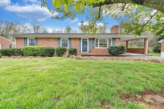 4580 Cresthill Dr, Roanoke, VA 24018