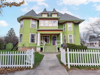 360 1st St, Menasha, WI 54952