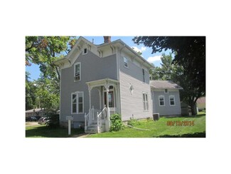 213 E 9th St, Tipton, IA 52772
