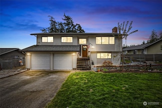 829 SW 3rd Ave, Oak Harbor, WA 98277