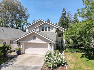 9162 N Woodlawn Dr, Fresno, CA 93720