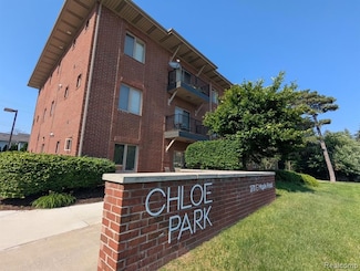 2725 E Maple Rd, Birmingham, MI 48009