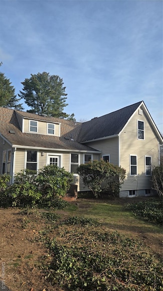 37 E Rogues Path, Huntington Station, NY 11746