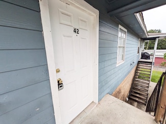 750 S 3rd St Unit West Terrace Apt 42, Silsbee, TX 77656