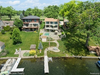 8741 Edgewood Park Dr, Commerce Township, MI 48382