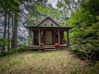 305 Missing Link Rd, Bellows Falls, VT 05101