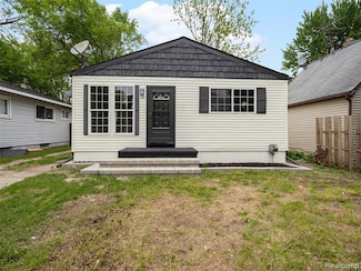 136 W New York Ave, Pontiac, MI 48340