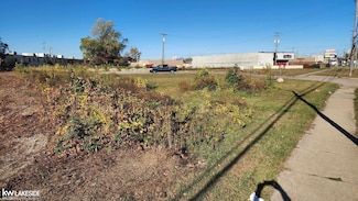 30935 Utica Rd, Roseville, MI 48066