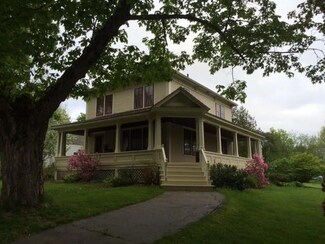 23 Swan St, Calais, ME 04619