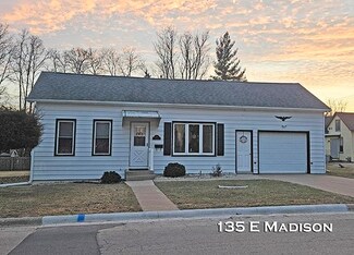 135 E Madison St, Platteville, WI 53818