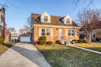 521 N Emerson St, Mount Prospect, IL 60056