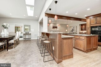 5308 Mariners Mill Ct, Alexandria, VA 22315