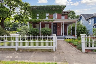 404 S 1st St, Rockford, IL 61104