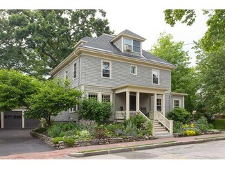 8 Matthews St, Portland, ME 04103