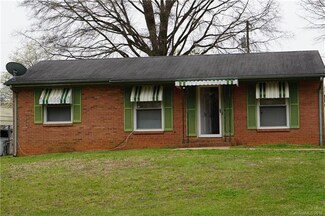 910 Capps Hill Mine Rd, Charlotte, NC 28216