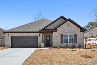 118 Striker Ln, Harvest, AL 35749