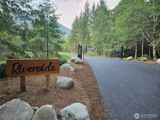 125 Campfire Ln, Packwood, WA 98361