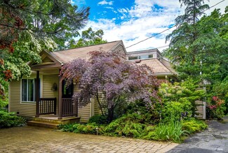109 N Main St, Sherborn, MA 01770