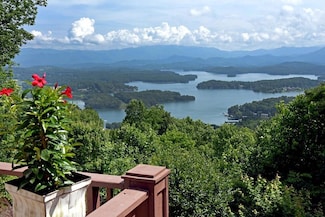 786 Ramey Mountain Rd, Hiawassee, GA 30546