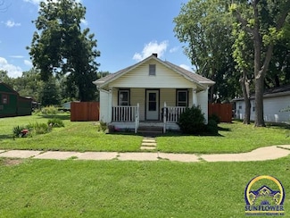 205 Highland Ave, Hoyt, KS 66440