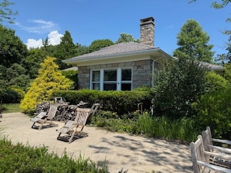 2 Brass Ring Rd, Westerly, RI 02891
