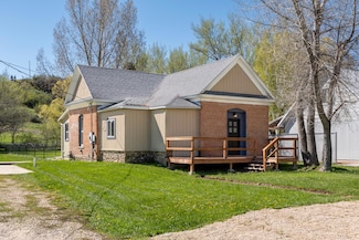 828 Leopard St, Sheridan, WY 82801